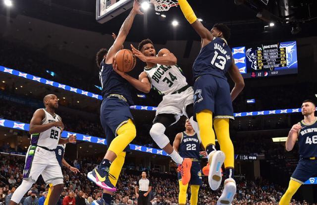 爵士完胜吉林队，霍勒迪状态火热