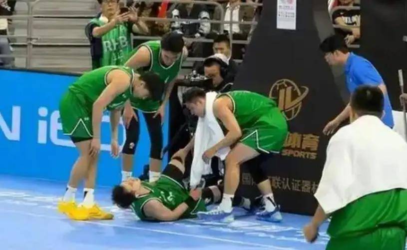 魔术险胜福建队，赵继伟关键制胜
