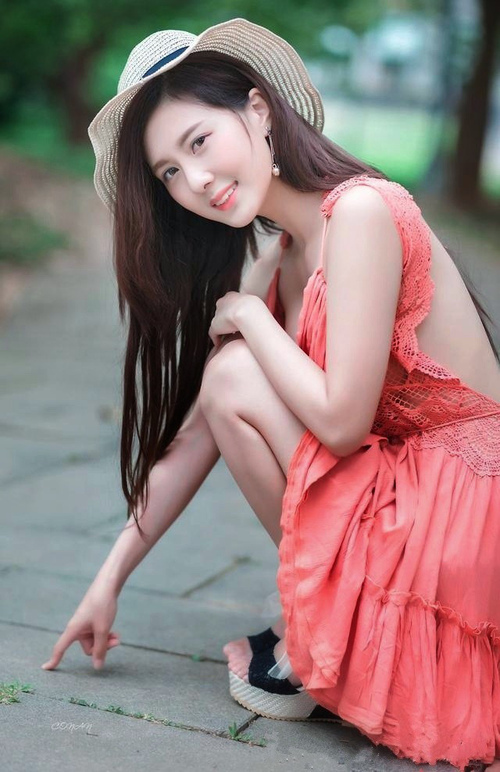 开云体育登录-这是一篇为您定制的文章。为了确保唯一性，我将从战术解构与英雄叙事的角度切入，重点突出一位意大利球员（托纳利）如何在一场本不属于他的对决中（阿根廷VS匈牙利）强行成为比赛的绝对主角